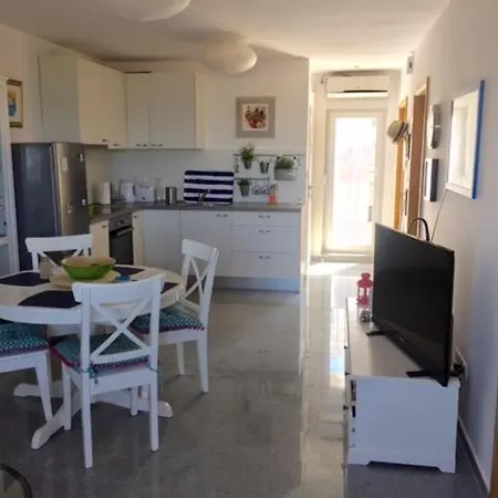 公寓 New Two Bedroom Apartment Inara G