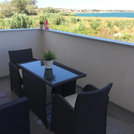 公寓 New Two Bedroom Apartment Inara G